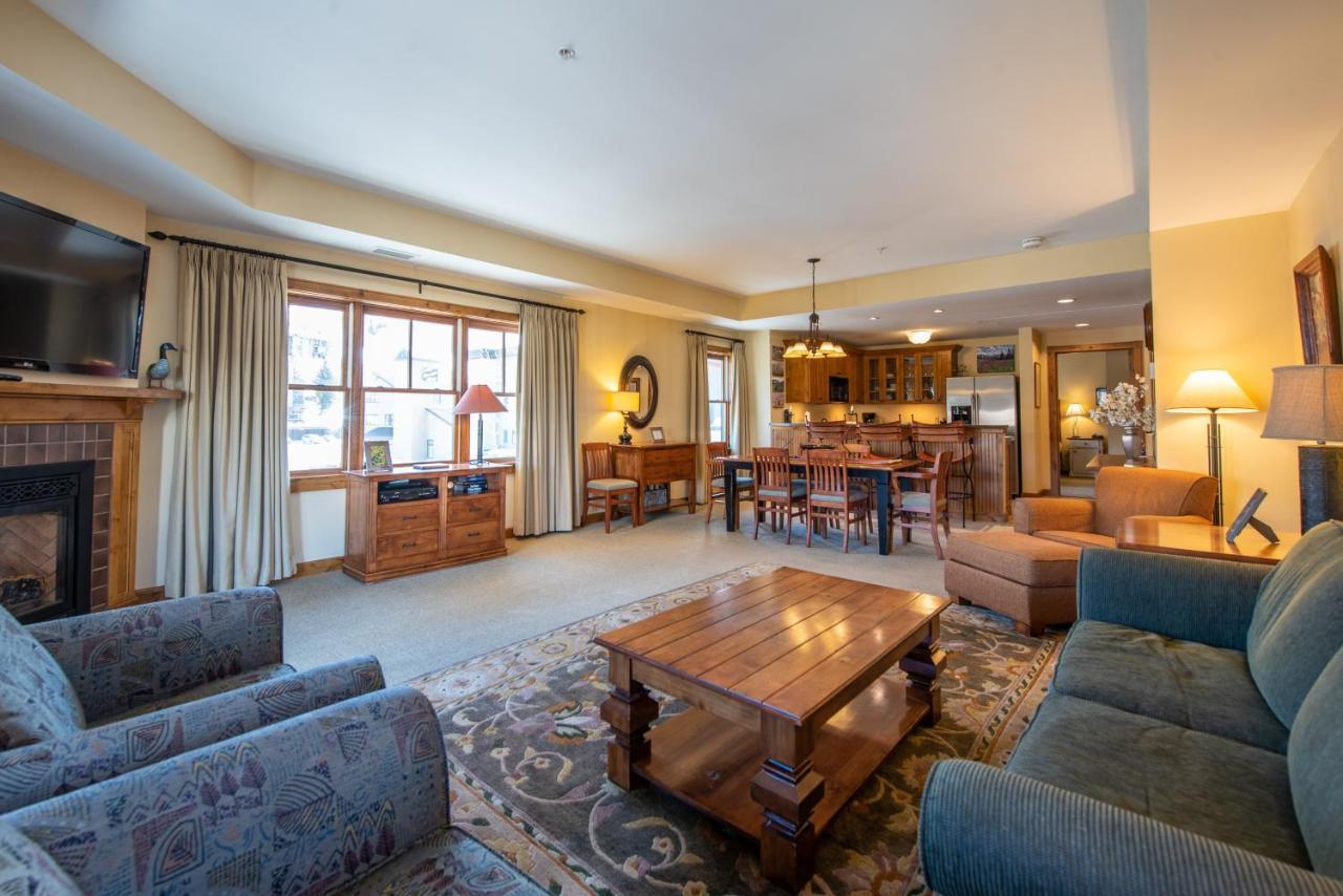 Two Bedroom Condo With Balcony Over Mountaineer Square - Just Steps From The Slopes! Condo 마운트크레스티드부트 외부 사진