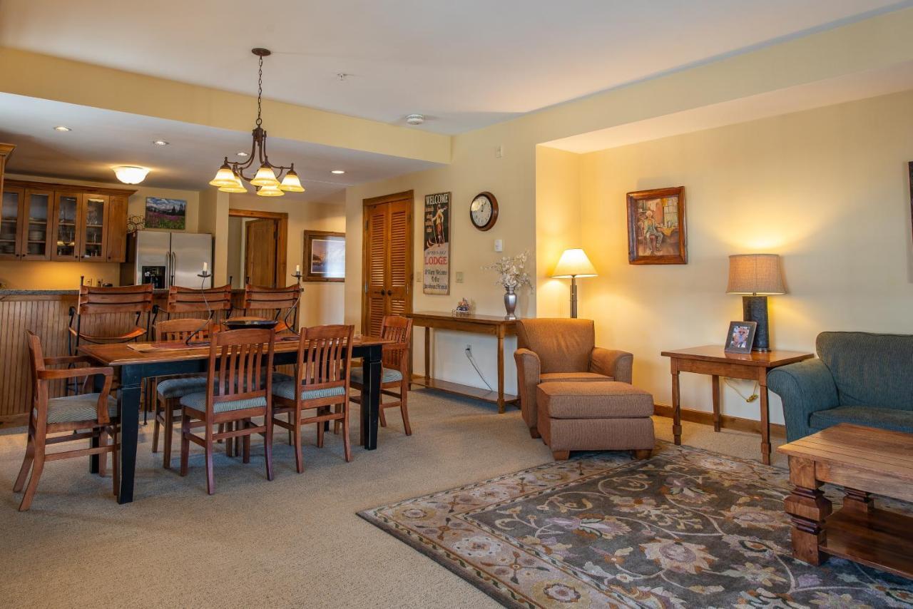 Two Bedroom Condo With Balcony Over Mountaineer Square - Just Steps From The Slopes! Condo 마운트크레스티드부트 외부 사진