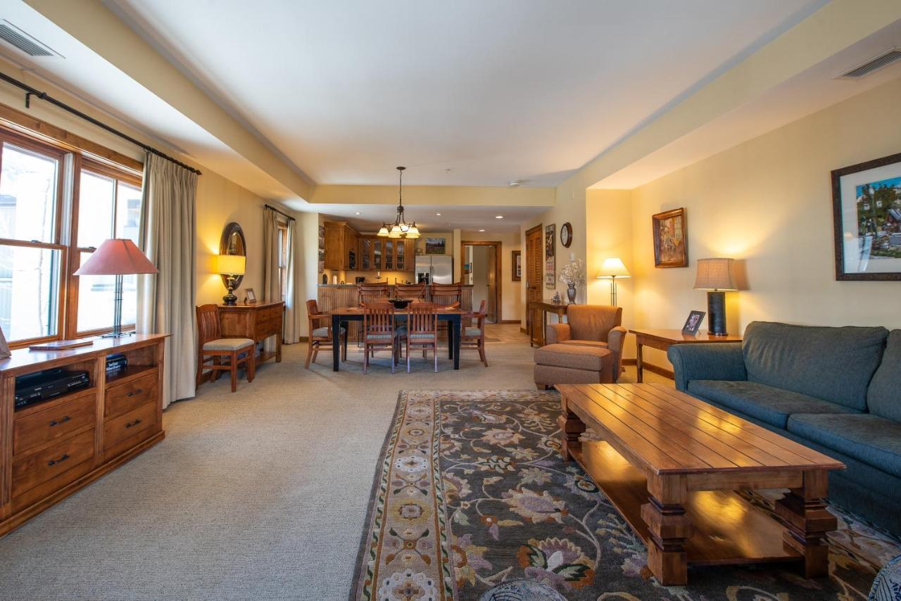 Two Bedroom Condo With Balcony Over Mountaineer Square - Just Steps From The Slopes! Condo 마운트크레스티드부트 외부 사진