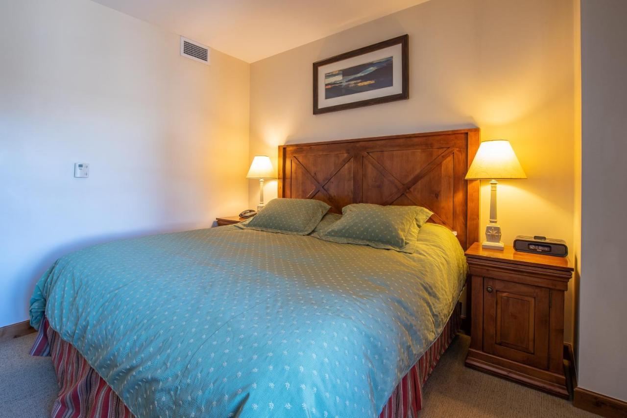 Two Bedroom Condo With Balcony Over Mountaineer Square - Just Steps From The Slopes! Condo 마운트크레스티드부트 외부 사진
